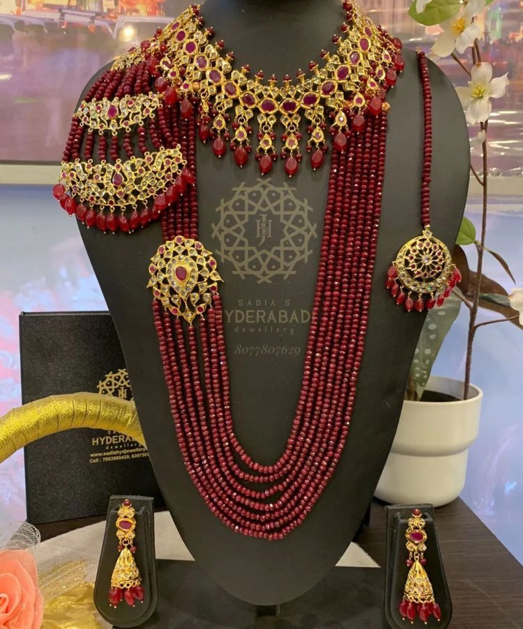 TYPES OF JEWELLERY SETS